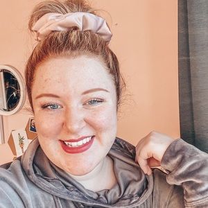 Meet your Posher, Becca